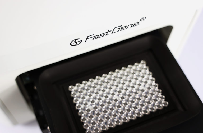 qFYR-real-time-pcr-system-top-open